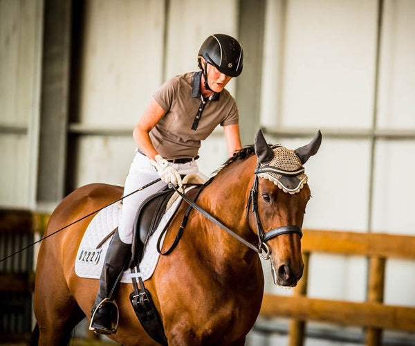 Is Your Horse Struggling With Thin Hoof Walls? Try Barefoot and Scooted!